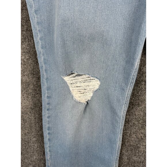 Wrangler Women’s High Rise True Straight Crop Jeans 20W Light Wash Distressed Ra - Picture 11 of 11